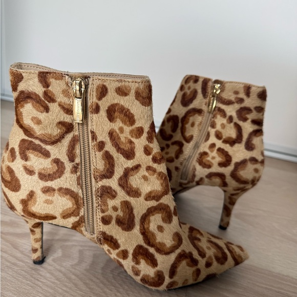 Vince Camuto Cowhide Leopard Print Ankle Boots Size 6 - Picture 3 of 6